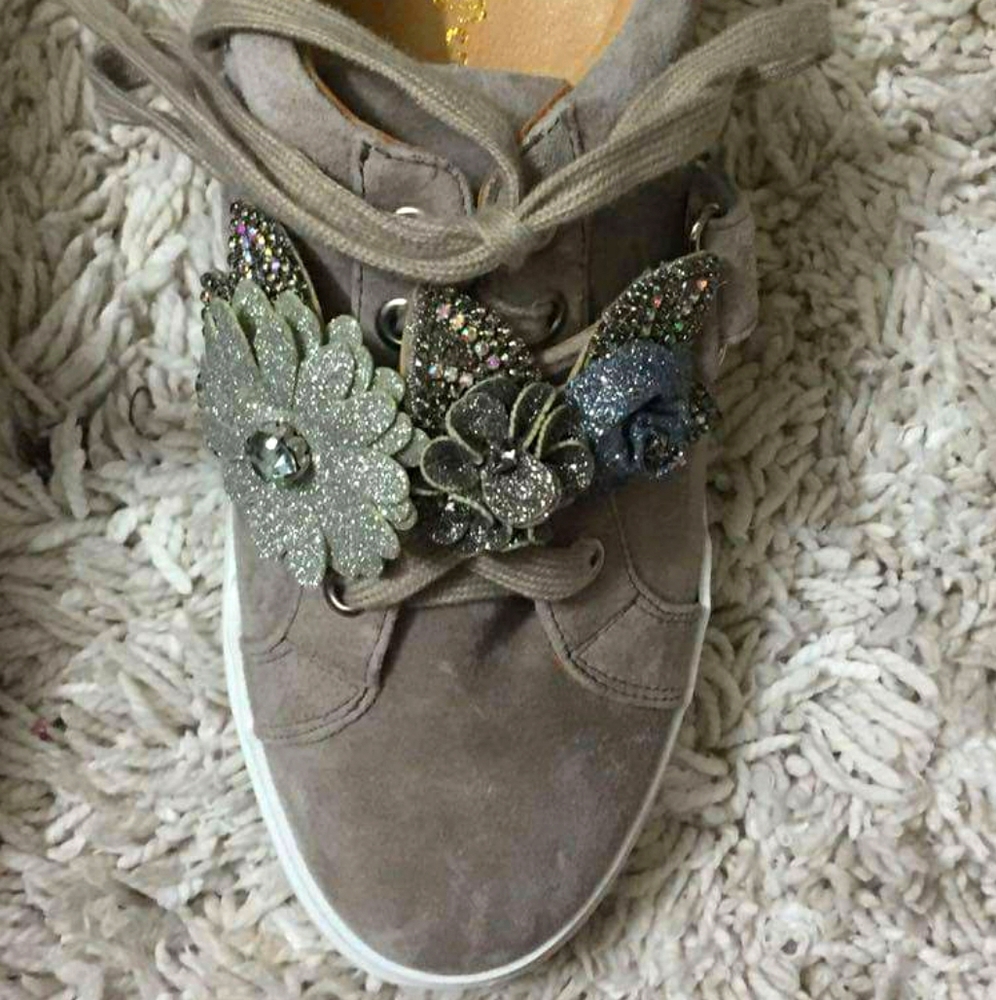 Alma en Pena Suede taupe bejeweled sneaker Sz 6